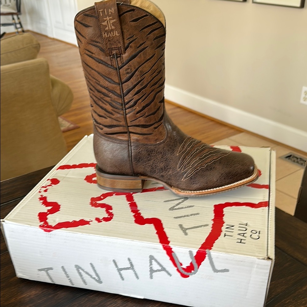 NWT Tin Haul Men's Brown Western Boots size 10.5